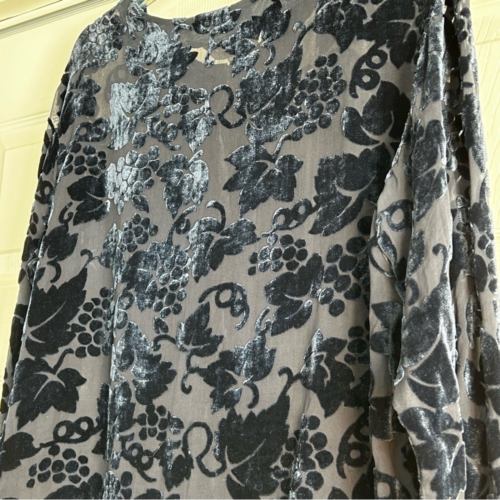 The Limited Velvet Burn Out Floral Blouse Tunic Sz Large Navy Vintage - Picture 4 of 7